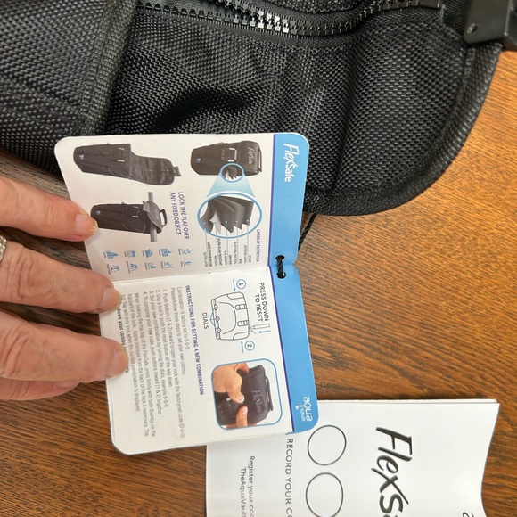 FlexSafe Portable travel safe byAquaVault. Safe RFID. Watersplash resistant.Blk. - Picture 9 of 9